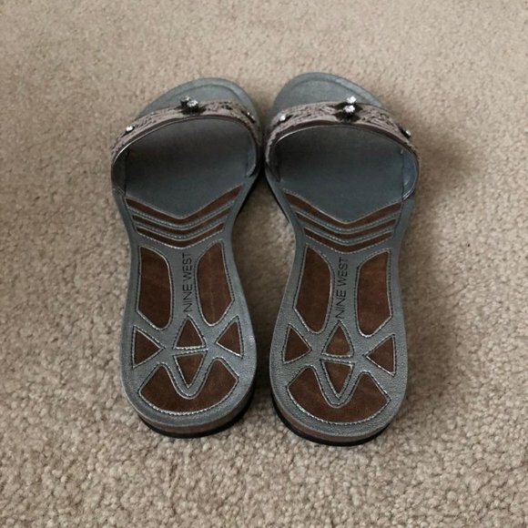 Nine West - Women's Slip On/Glide Sandals - Silver -Size 9.5M - New in box - Picture 5 of 7